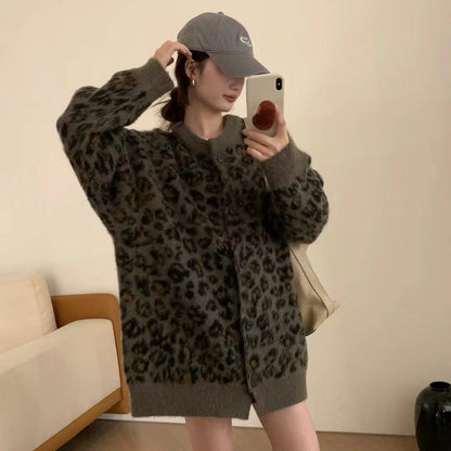 Leopard-print Sweater Coat for Women a Knitted Top with Elegant and Youthful Style